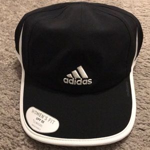✨NWT adidas women’s running cap